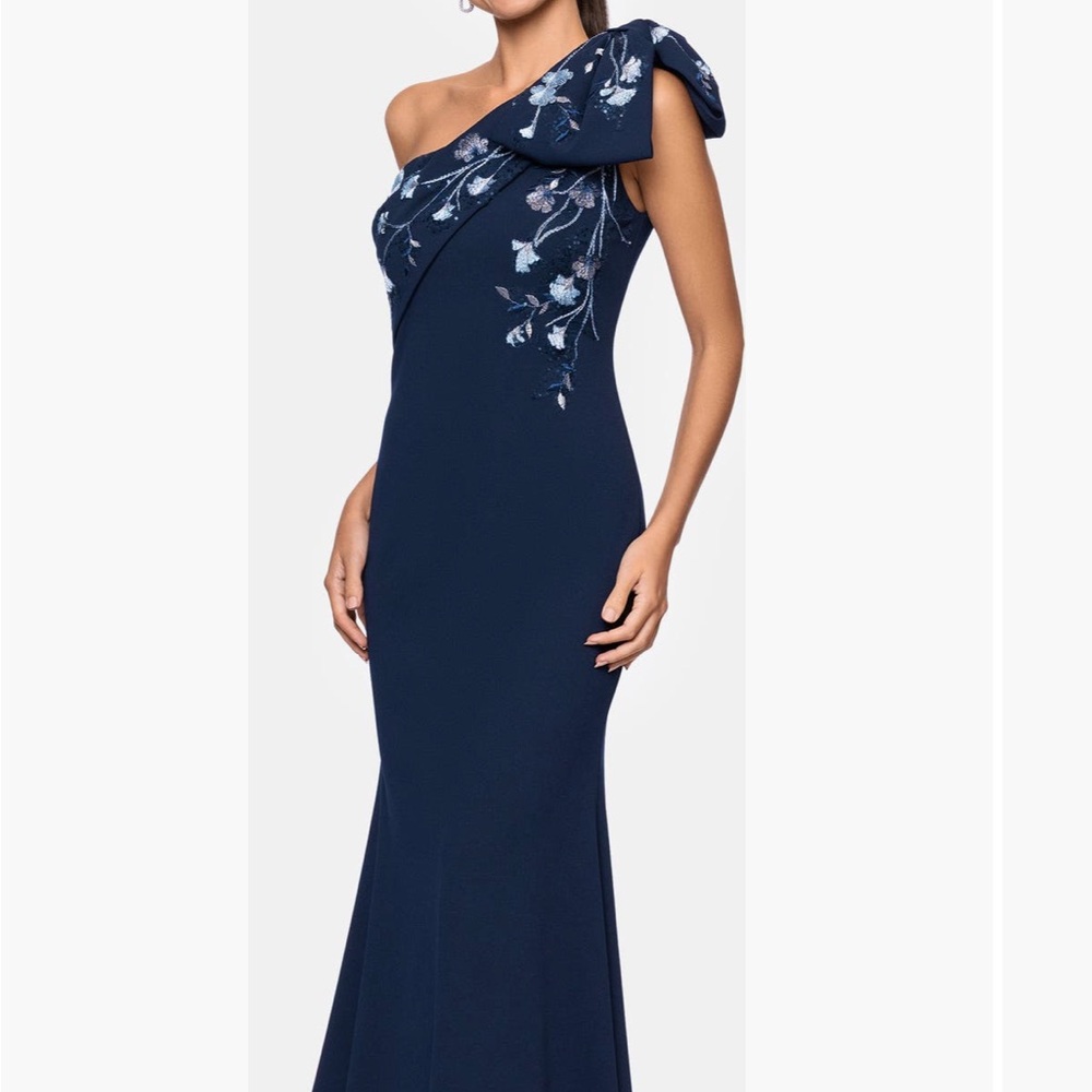 Betsy & Adam One-Shoulder Crepe Gown, SIZE 10